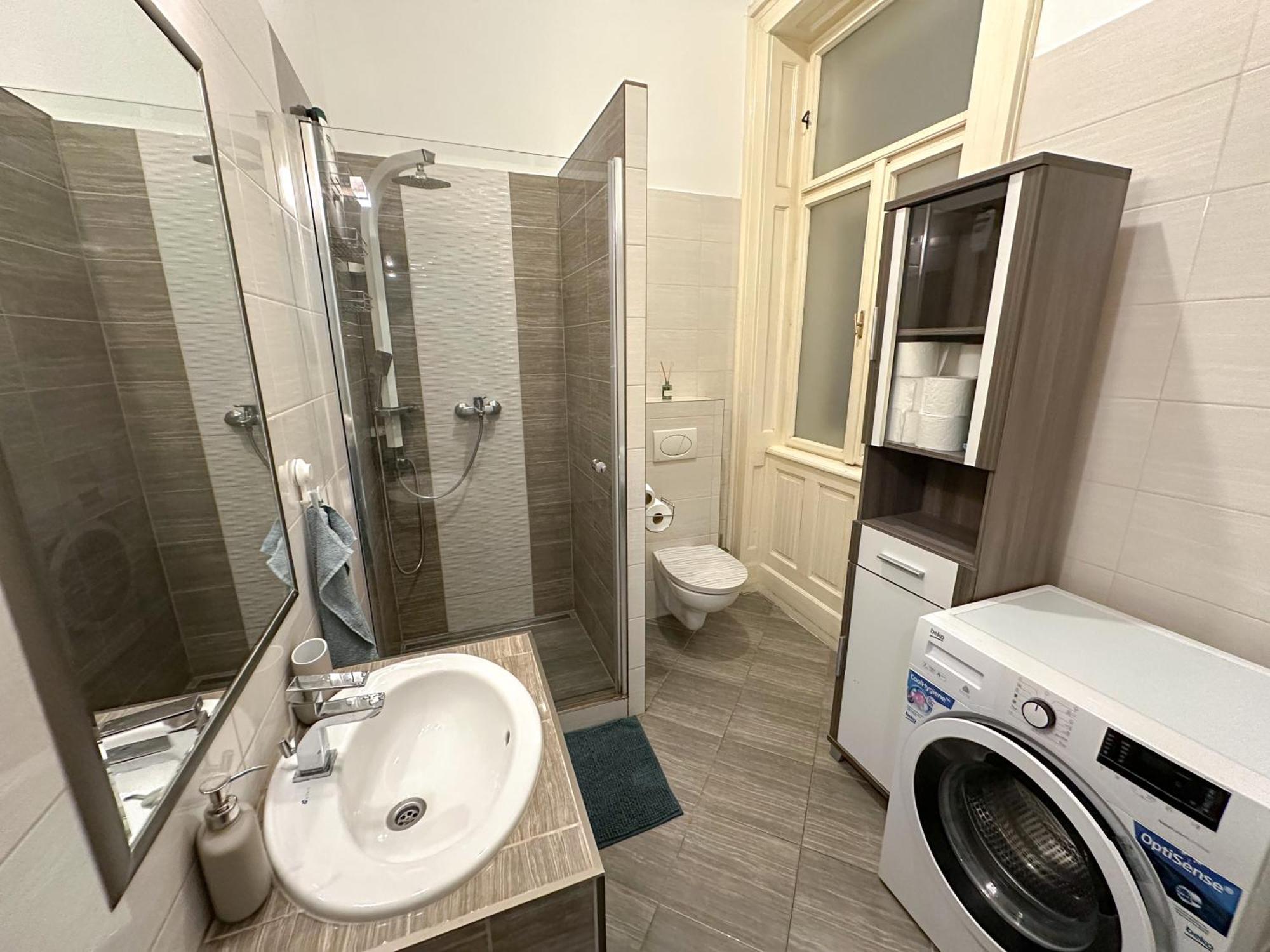 Parliament Apartment *