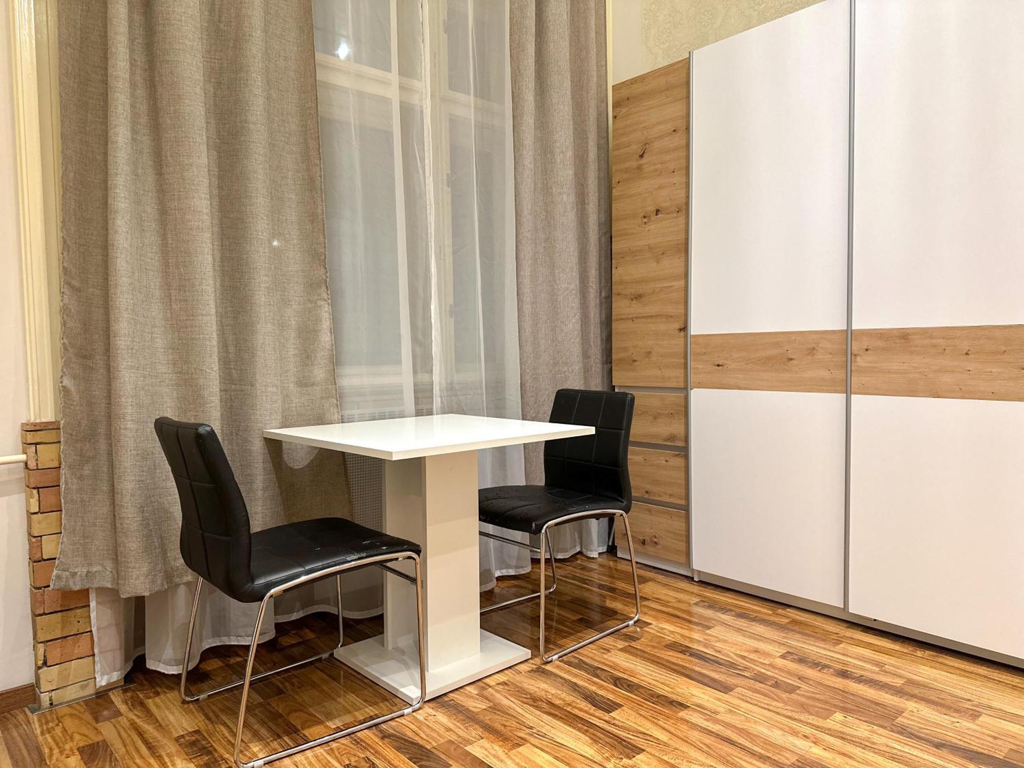 Parliament Apartment *